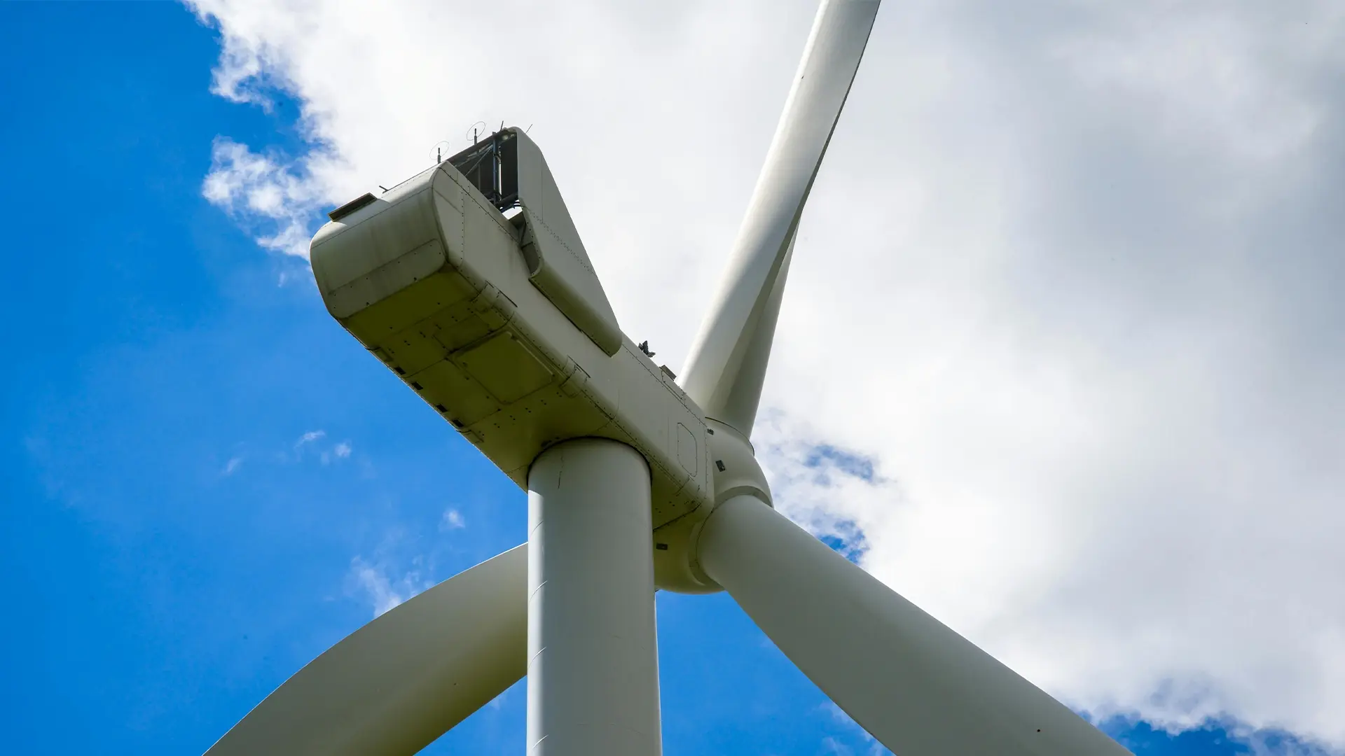 SBL-Solutions-wind-turbine-component-exchange-body-image-1 SBL-Solutions-wind-turbine-component-exchange-body-image-1