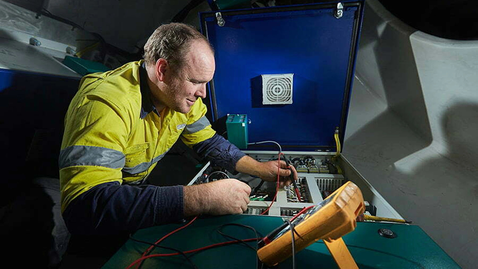 SBL-Solutions-experienced-technicians-gearbox-replacement-Body-image